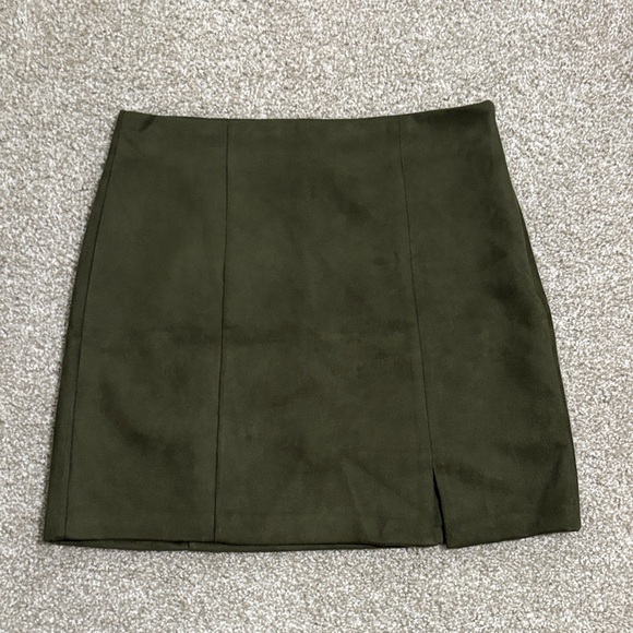LOFT Dark Green Mini Skirt - Picture 1 of 3